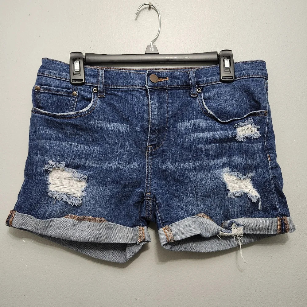 Soho women's distressed denim shorts size 4 blue